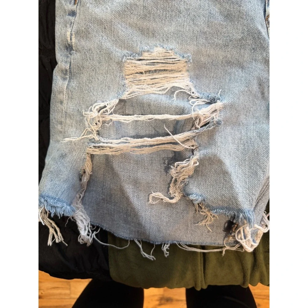 American Eagle Distressed Denim Shorts Light Wash High Rise Raw Hem Size 8